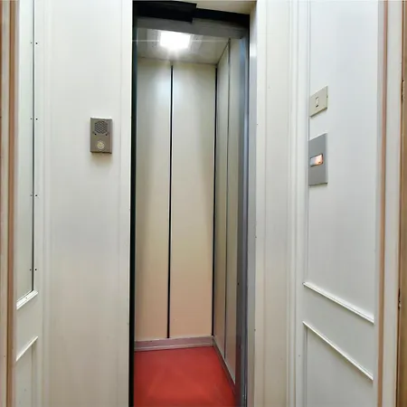 Lägenhet Trevi Charme
